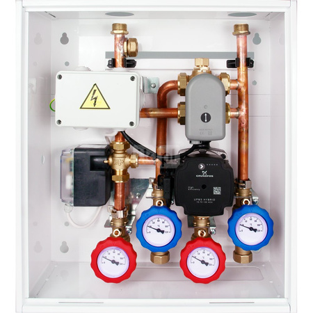 Grupa pompowa VITKOND B - grupa pompowa dla 2 stref grzewczych z dodatkowym zaworem rozdzielającym: 1 bezpośredni pompowy obieg grzewczy + 1 obieg grzewczy z zaworem 6-drogowym mieszającyn i siłownikiem